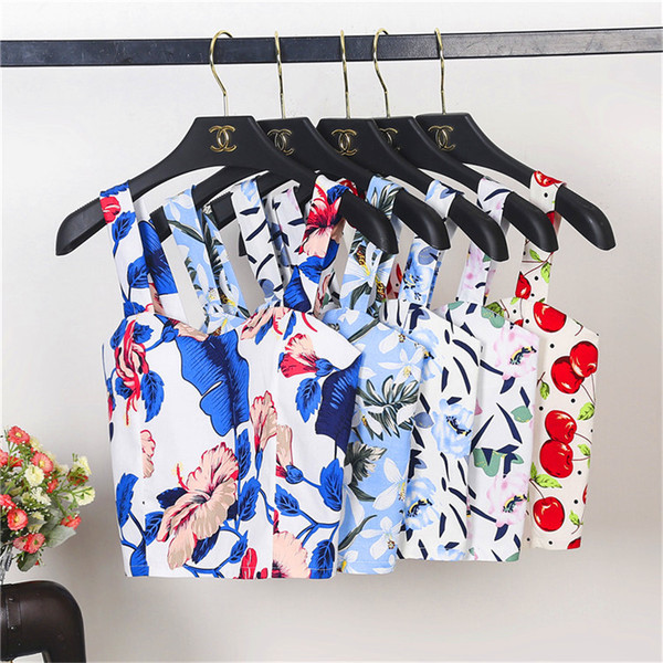 Къс дамски топ в различни флорални мотиви 