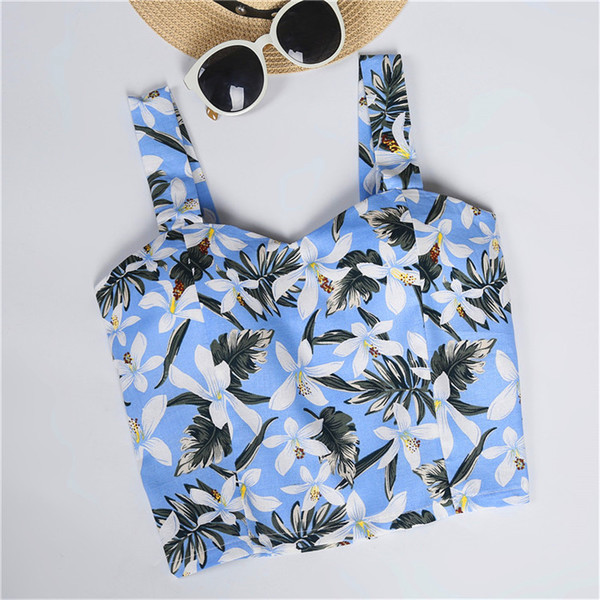 Къс дамски топ в различни флорални мотиви 