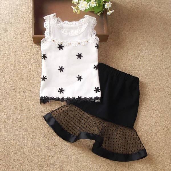 Παιδικό καθημερινό αμάνικο με κεντήματα και δαντέλες