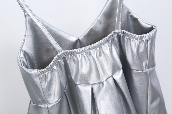 Γυναικείο κοντό δερμάτινο αμάνικο  με λεπτές λωρίδες σε διάφορα χρώματα