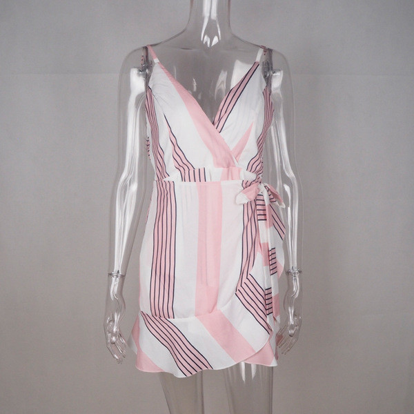 Κομψό γυναικείο φόρεμα με ντεκολτέ σε σχήμα V και λεπτές λουρίδες