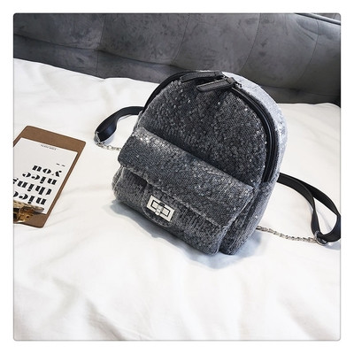 Μοντέρνο γυναικείο σακίδιο με πούλιες σε τρία χρώματα