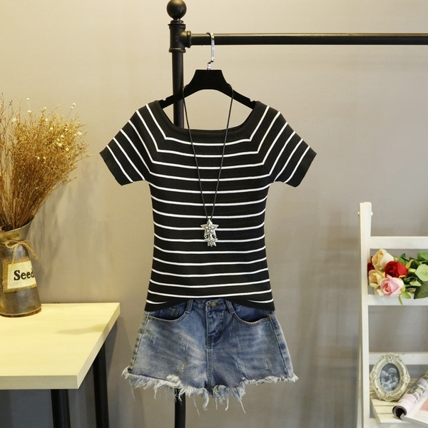 Γυναικεία κοντομάνικη μπλουζά - Λεπτό μοντέλο