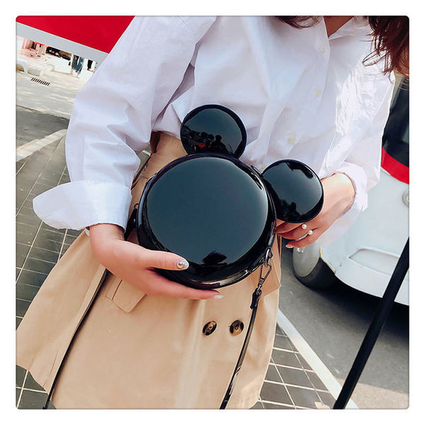 Γυναικεία τσάνταμε στοιχεία 3D και γυαλιστερή επιφάνια  σε μαύρο και κόκκινο χρώμα