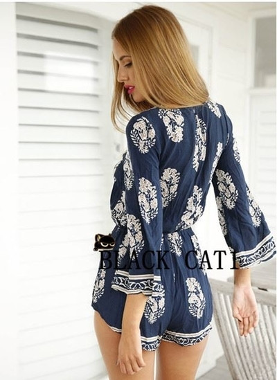 Γυναικεί αολόσωμη φόρμα με κοντό μανίκι και V-λαιμός