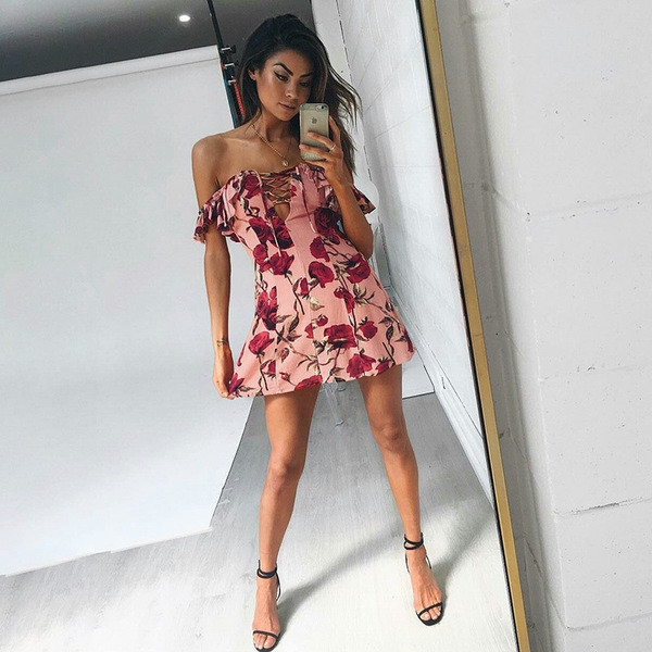 Μοντέρνο γυναικείο φόρεμα με πεσμένα μανίκια με floral μοτίβα