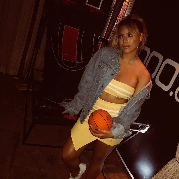 Μοντέρνο γυναικείο σετ - μπουστάκι και φούστα