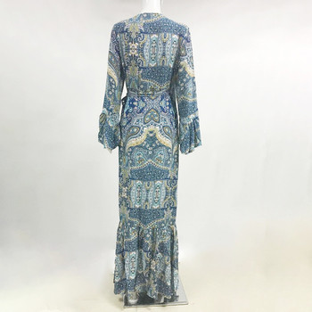 Μοντέρνο γυναικείο μακρύ φόρεμα με σχισμή και λαιμόκοψη σε σχήμα V