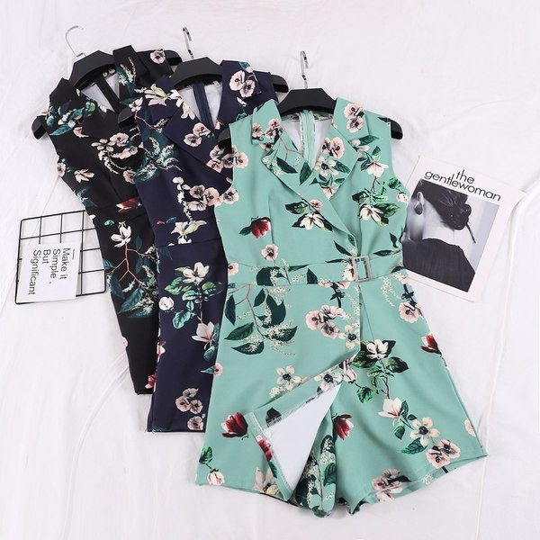 Μοντέρνες γυναικείες φόρμες με ζώνη και φυτικά μοτίβα σε διάφορα χρώματα