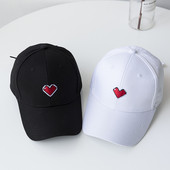 Palarie dama cu broderie in trei culori