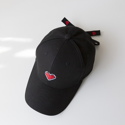 Palarie dama cu broderie in trei culori