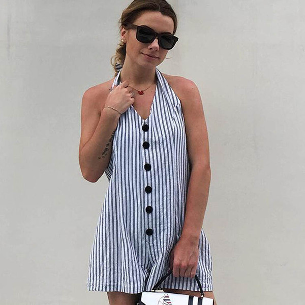 Καθημερινή κοντή ολόσωμη φόρμα  με ντεκολτέ σε σχήμα V και ανοιχτή πλάτη 