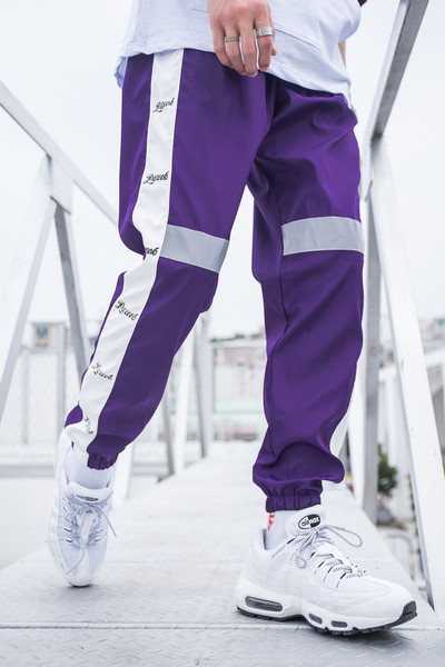 Ανδρική αθλητική φόρμα σε διάφορα χρώματα