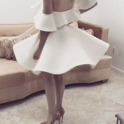 Κομψό γυναικείο φόρεμα με πεσμένα μανίκια