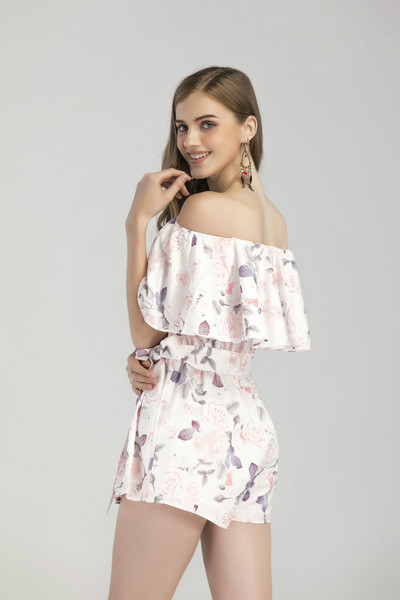 Csupasz vállú, virágmintás női overall