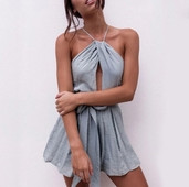 Γυναικεία ολόσωμι φόρμα με γυμνή πλάτη κατάλληλη για τη καθημερινή ζωή