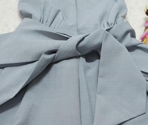 Γυναικεία ολόσωμι φόρμα με γυμνή πλάτη κατάλληλη για τη  καθημερινή ζωή