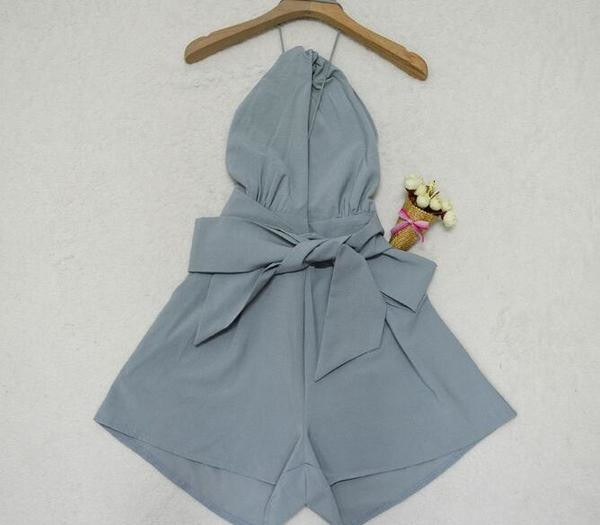 Γυναικεία ολόσωμι φόρμα με γυμνή πλάτη κατάλληλη για τη  καθημερινή ζωή