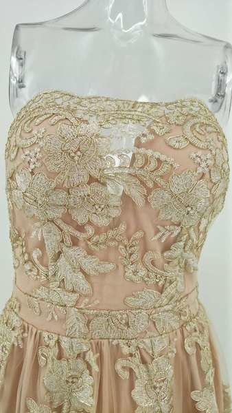 Γυναικείο φόρεμα από δαντέλα χωρίς μανίκια