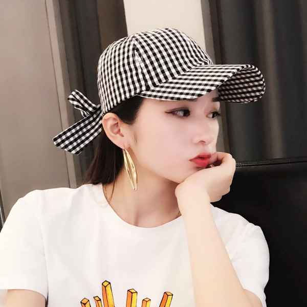 Kockás női sapka napellenzővel, két színben