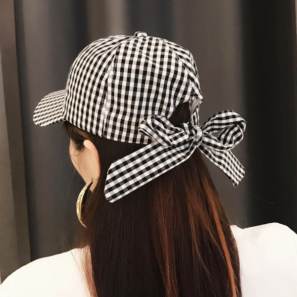 Kockás női sapka napellenzővel, két színben