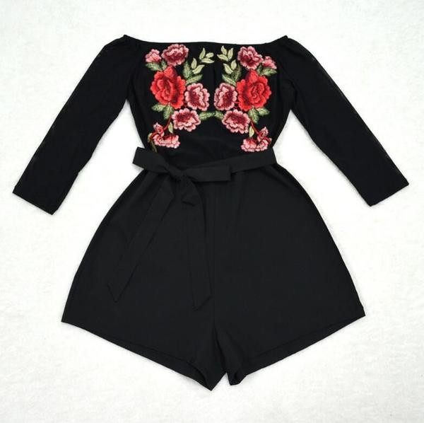 Γυναικεία ολόσωμι φόρμα με κεντήματα και γυμνούς ώμους