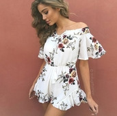 Γυναικεία ολόσωμι φόρμα με floral μοτίβο κατάλληλο για τη καθημερινή ζωή