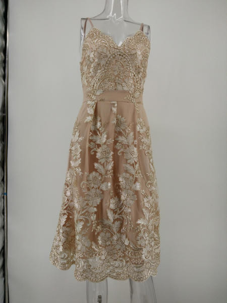 Μοντέρνο γυναικείο φόρεμα με ντεκολτέ σε σχήμα V με φυτικά μοτίβα