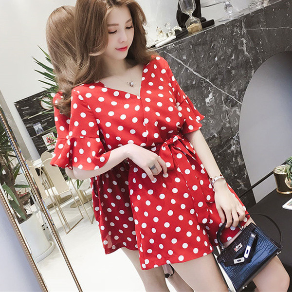 Γυναικεία ολόσωμη φόρμ με ντεκολτέ και ζώνη κατάλληλη για τη καθημερινή ζωή