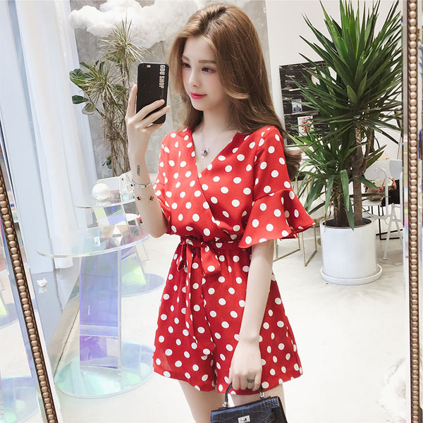 Γυναικεία ολόσωμη φόρμ με ντεκολτέ και ζώνη κατάλληλη για τη καθημερινή ζωή