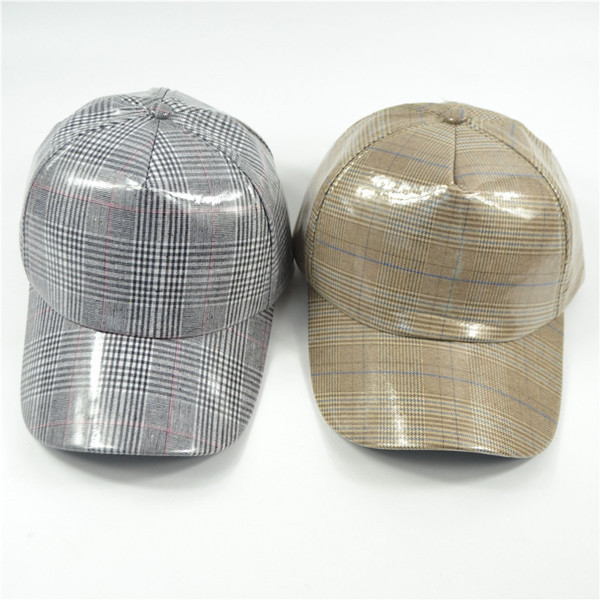 Γυναικείο καπέλο με λαμπερά μοτίβα σε γκρι και καφέ χρώμα