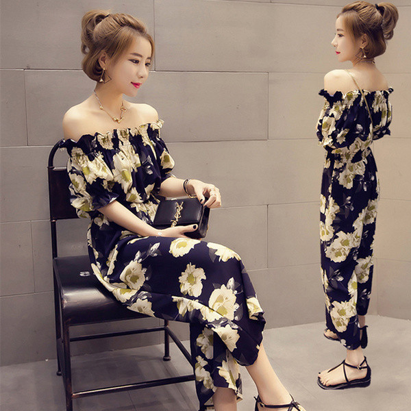 Καθημερινές κυρίες με γυμνούς ώμους και floral μοτίβα