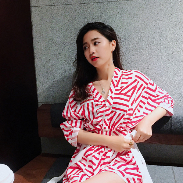 Γυναικείες μοντέρνες φόρμες με ελαστική μέση  και συνδέσεις κατάλληλες για τη καθημερινή ζωή