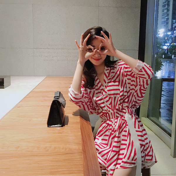 Γυναικείες μοντέρνες φόρμες με ελαστική μέση  και συνδέσεις κατάλληλες για τη καθημερινή ζωή