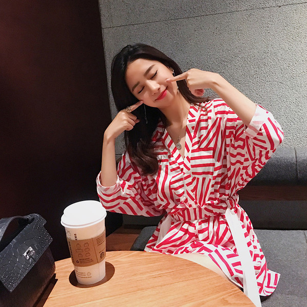 Γυναικείες μοντέρνες φόρμες με ελαστική μέση  και συνδέσεις κατάλληλες για τη καθημερινή ζωή