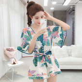 Κομψές γυναικείες φόρμες με βαθύ λαιμό και floral μοτίβα