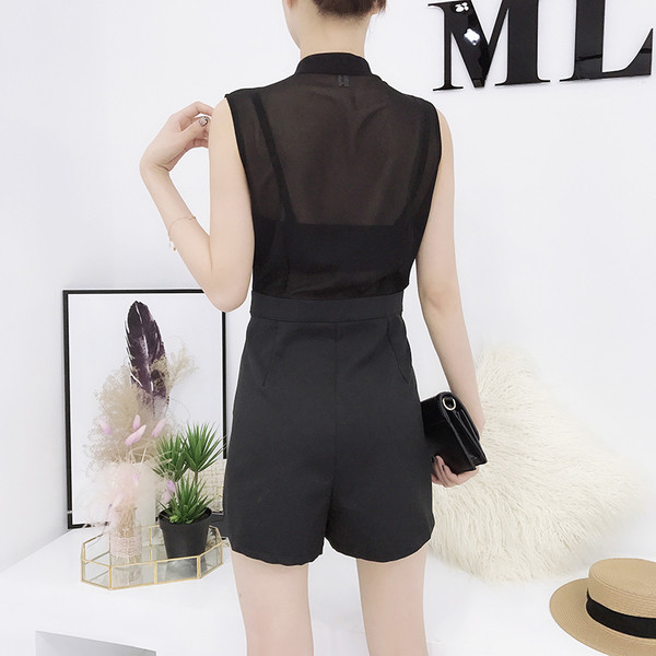 Κομψές γυναικείες φόρμες με ψηλό γιακά σε διάφορα χρώματα