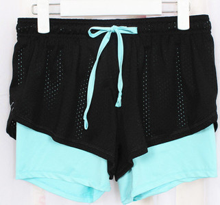 Γυναικεία σορτς με έγχρωμη επένδυση