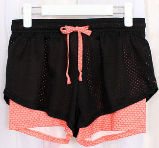 Γυναικεία σορτς με έγχρωμη επένδυση