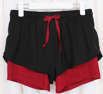 Γυναικεία σορτς με έγχρωμη επένδυση