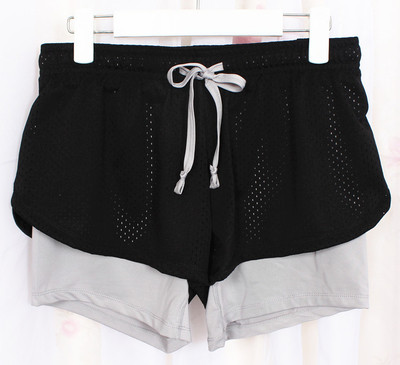 Γυναικεία σορτς με έγχρωμη επένδυση