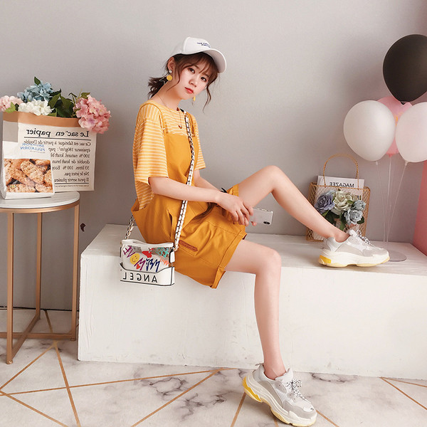 Κομψές γυναικείες φόρμες κατάλληλες για τη καθημερινή ζωή σε διάφορα χρώματα