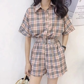 Γυναικείες φόρμες με ζώνη και κουμπιά κατάλληλα για τη καθημερινή ζωή σε διάφορα χρώματα