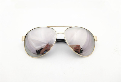 Férfi szemüveg színes kerek lencsékkel