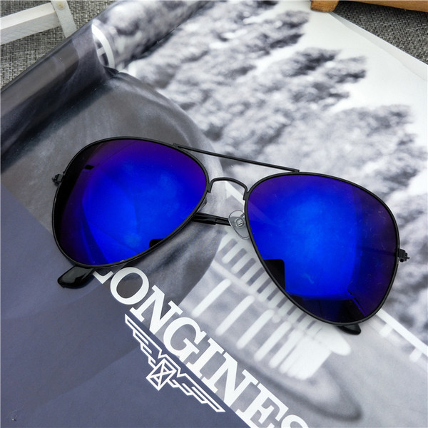 Ochelari colorați pentru bărbați cu ramă subțire