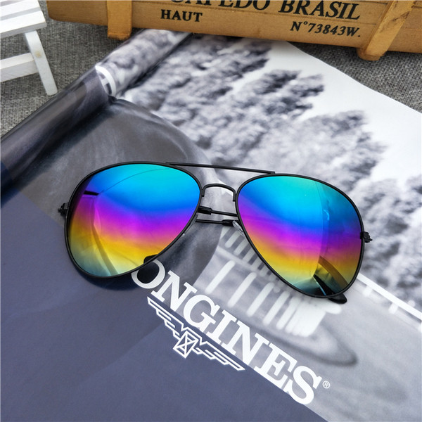 Ochelari colorați pentru bărbați cu ramă subțire