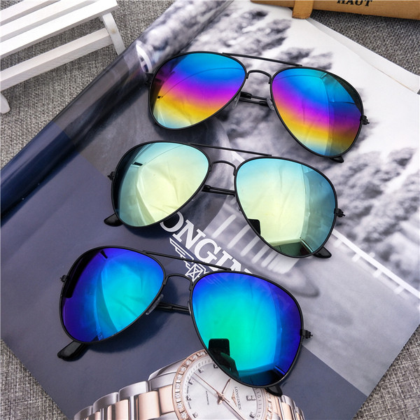 Ochelari colorați pentru bărbați cu ramă subțire