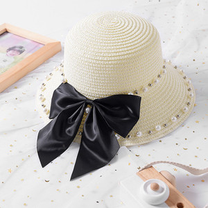 Κομψό γυναικείο  καπέλο με διακοσμητικά μαργαριτάρια και κορδέλα σε διάφορα χρώματα