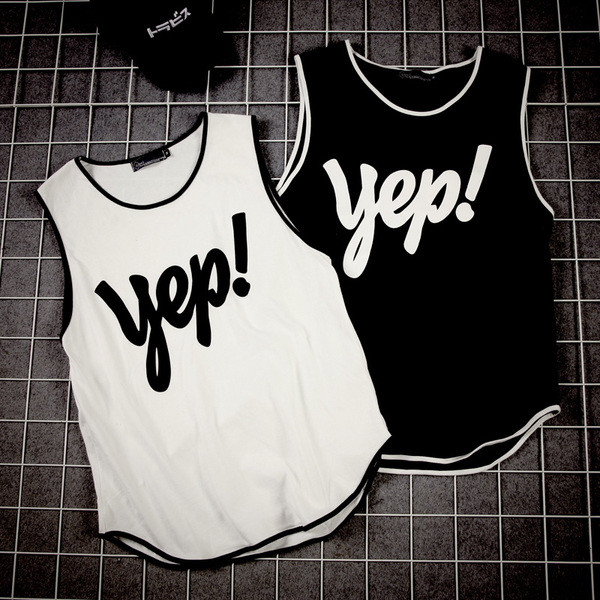 Férfi felső, fehér, fekete és piros felirattal