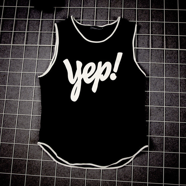 Férfi felső, fehér, fekete és piros felirattal